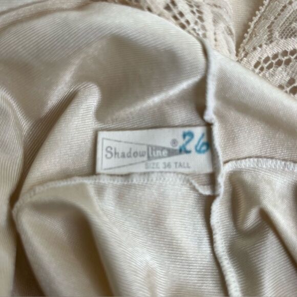 Vintage Shadowline 70s Lace Full Slip Beige Cream Back Slit Adj Strap Women 36 T - Picture 10 of 13